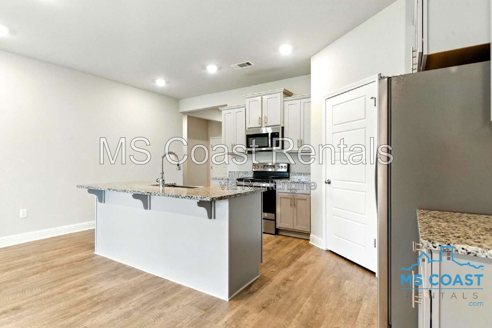 Beautiful 4-Bedroom Biloxi Home with Big Fenced in Yard! – 15610 Lantern Cove!