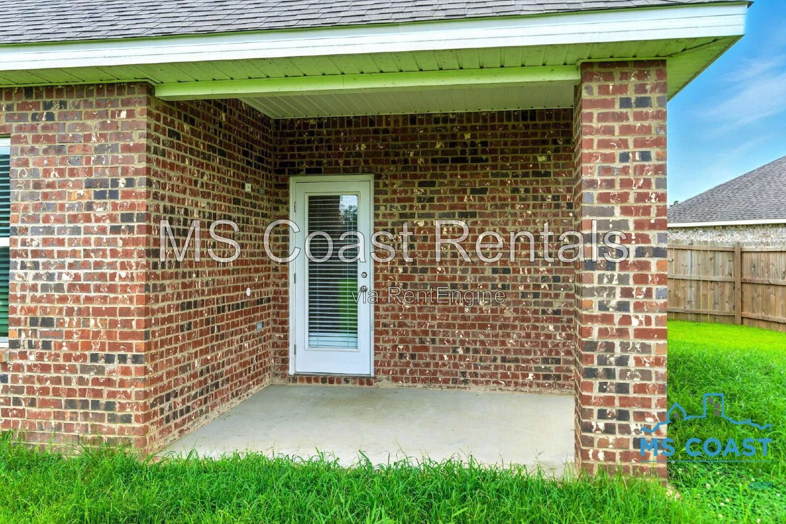Beautiful 4-Bedroom Biloxi Home with Big Fenced in Yard! – 15610 Lantern Cove!