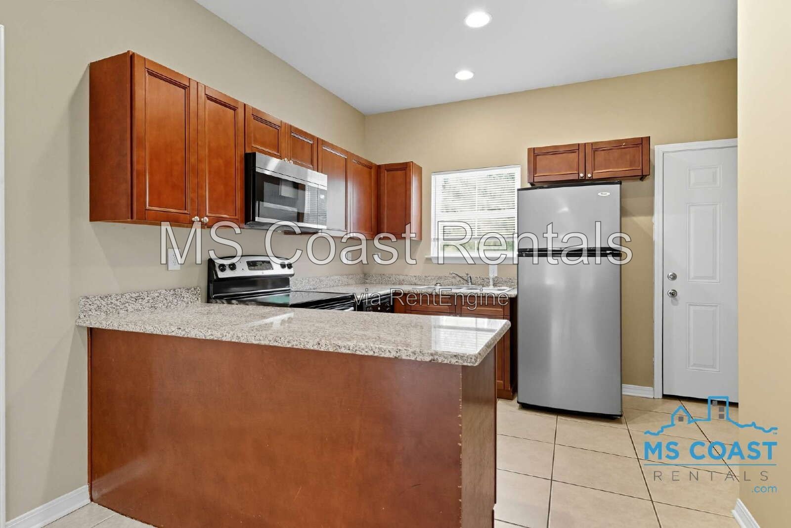 3-Bedroom, 3-Bath Duplex in Prime Location property image