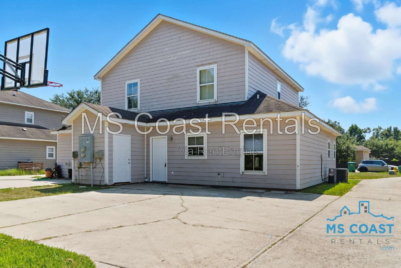 3-Bedroom, 3-Bath Duplex in Prime Location property image