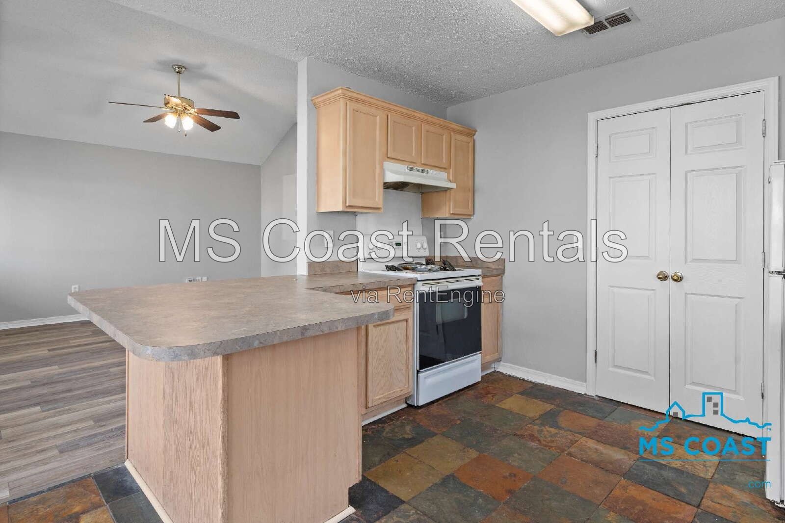 3 Bed / 2 Bath Home in North Gulfport – Fenced Backyard property image