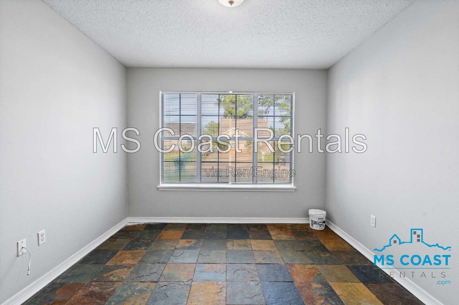 3 Bed / 2 Bath Home in North Gulfport – Fenced Backyard property image