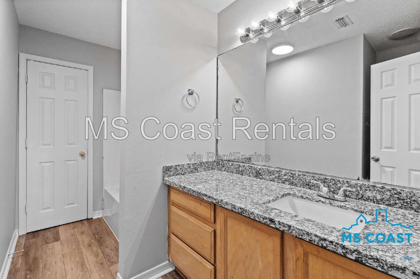 3 Bed / 2 Bath Home in North Gulfport – Fenced Backyard property image