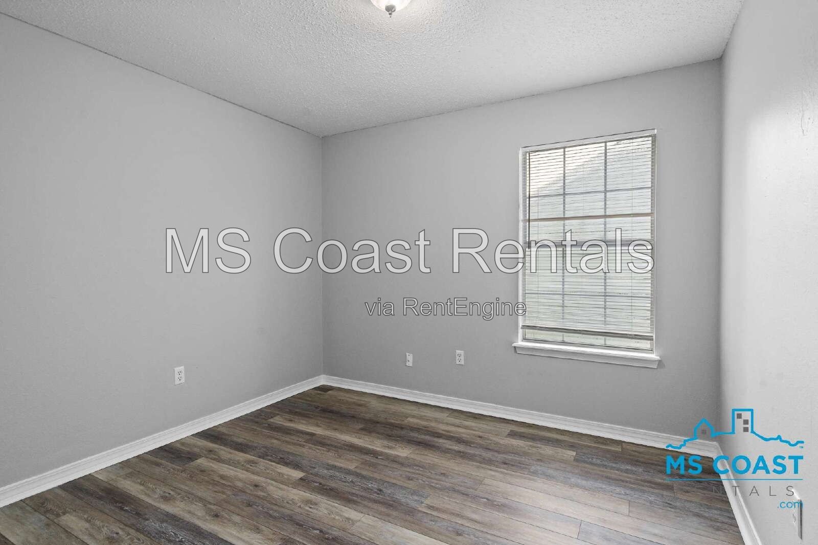 3 Bed / 2 Bath Home in North Gulfport – Fenced Backyard property image