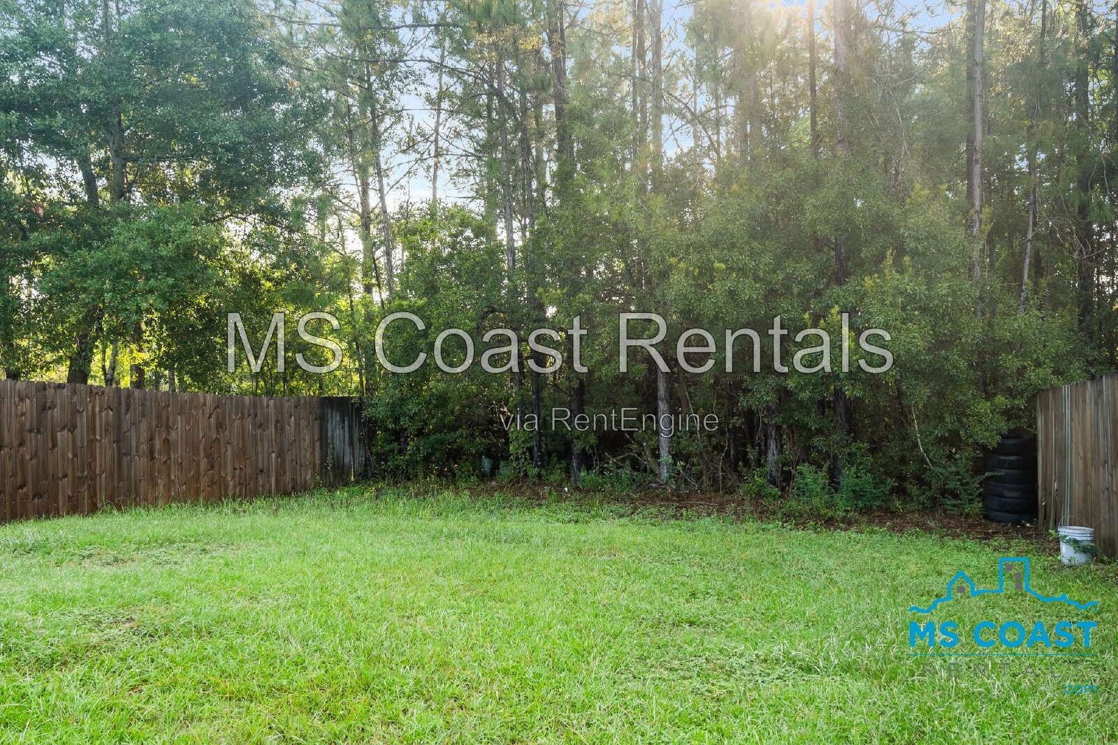 3 Bed / 2 Bath Home in North Gulfport – Fenced Backyard property image