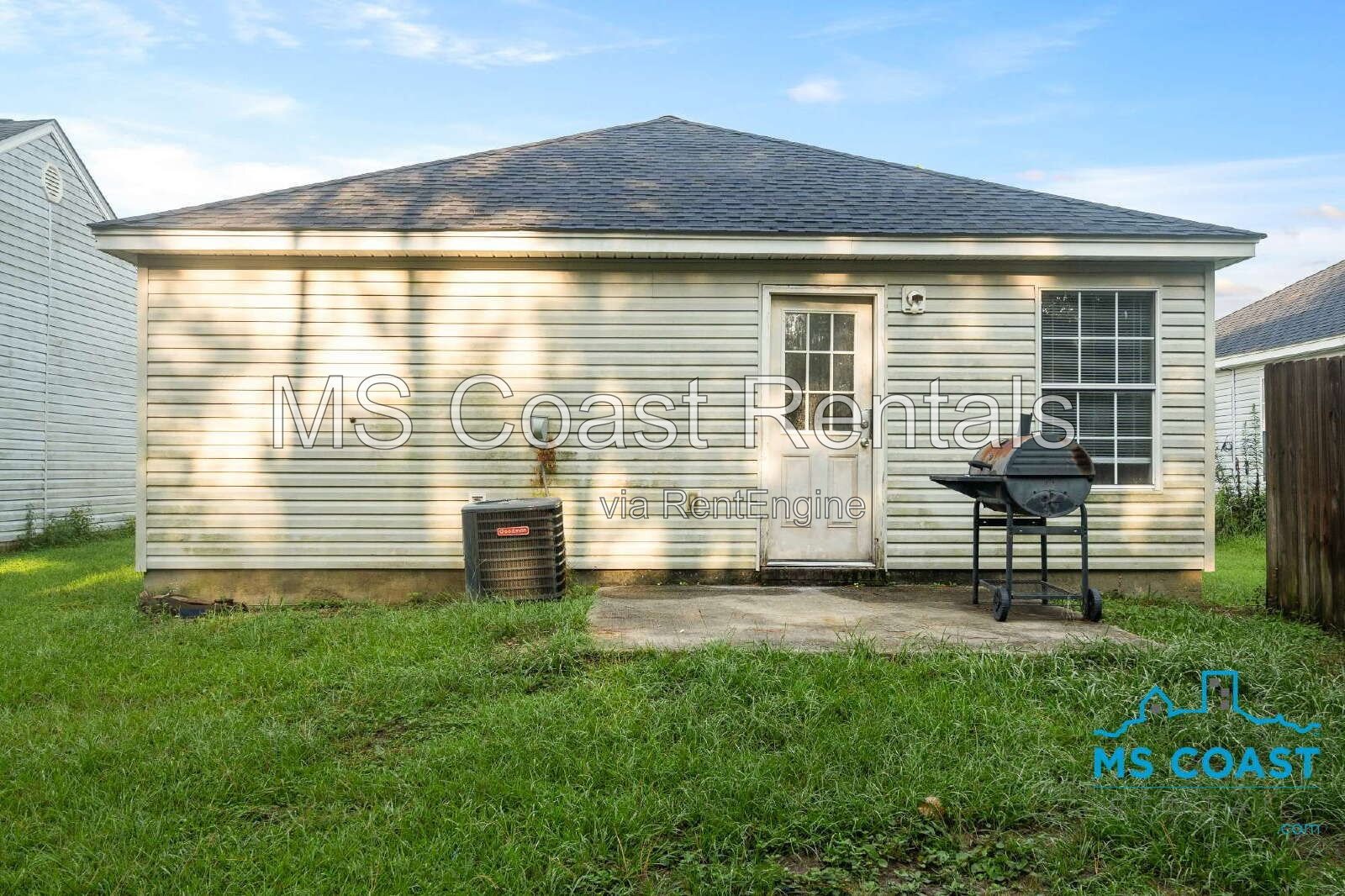 3 Bed / 2 Bath Home in North Gulfport – Fenced Backyard property image