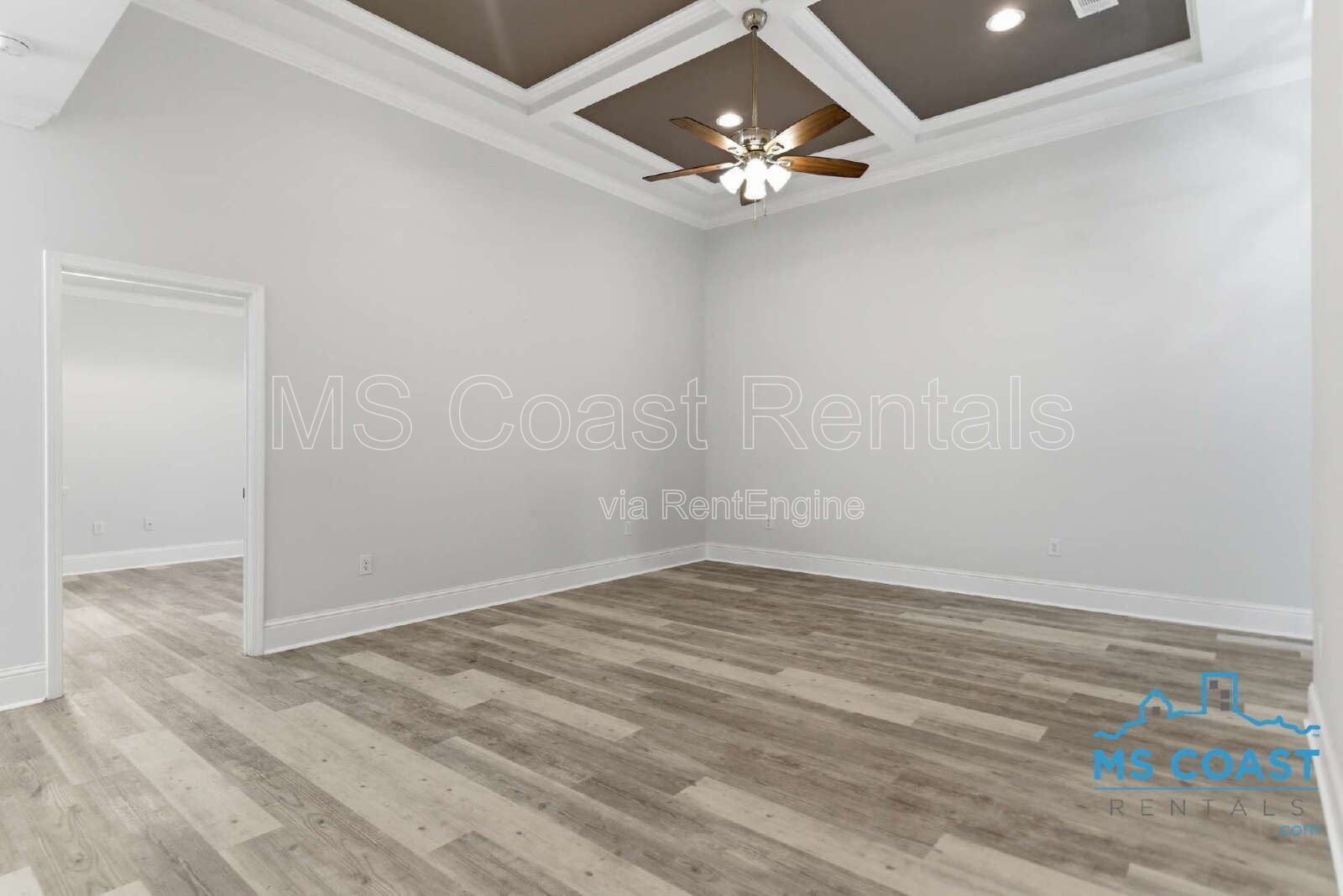 Charming 4-Bed Oasis in Gulfport: Spacious 1730 Sq Ft Home with 2 Full Baths! property image