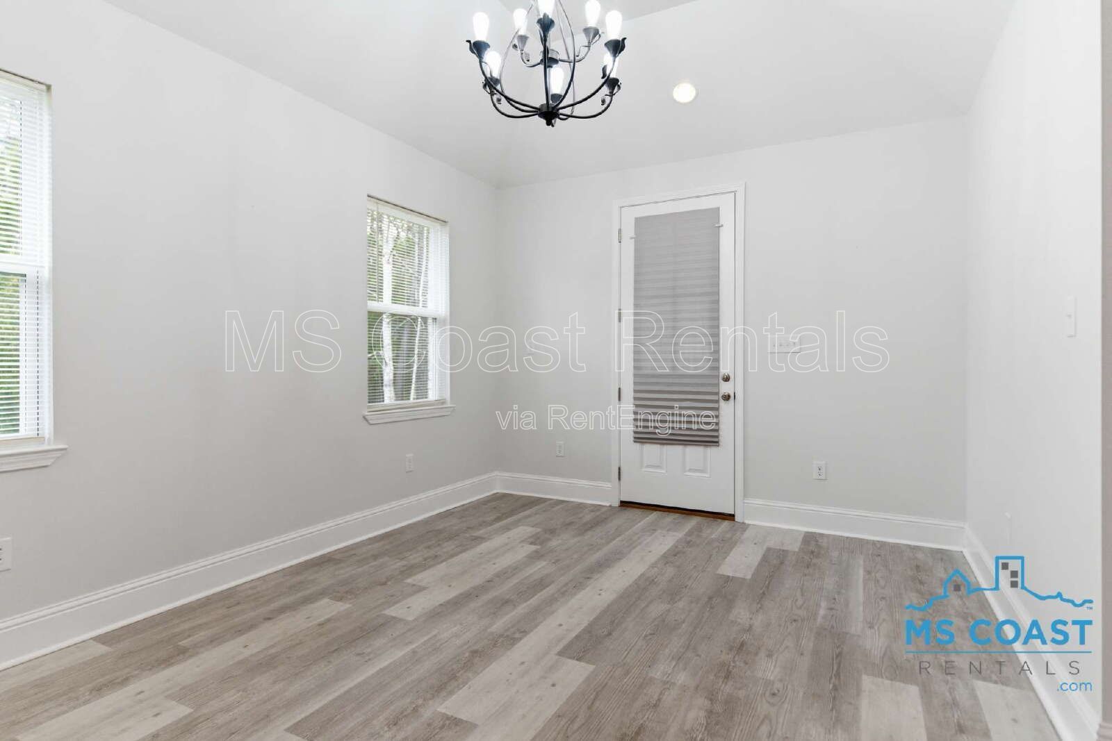 Charming 4-Bed Oasis in Gulfport: Spacious 1730 Sq Ft Home with 2 Full Baths! property image