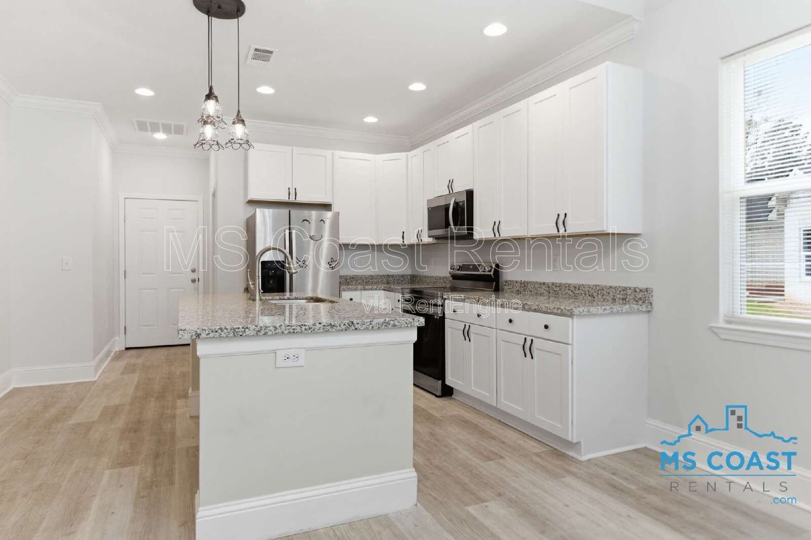 Charming 4-Bed Oasis in Gulfport: Spacious 1730 Sq Ft Home with 2 Full Baths! property image