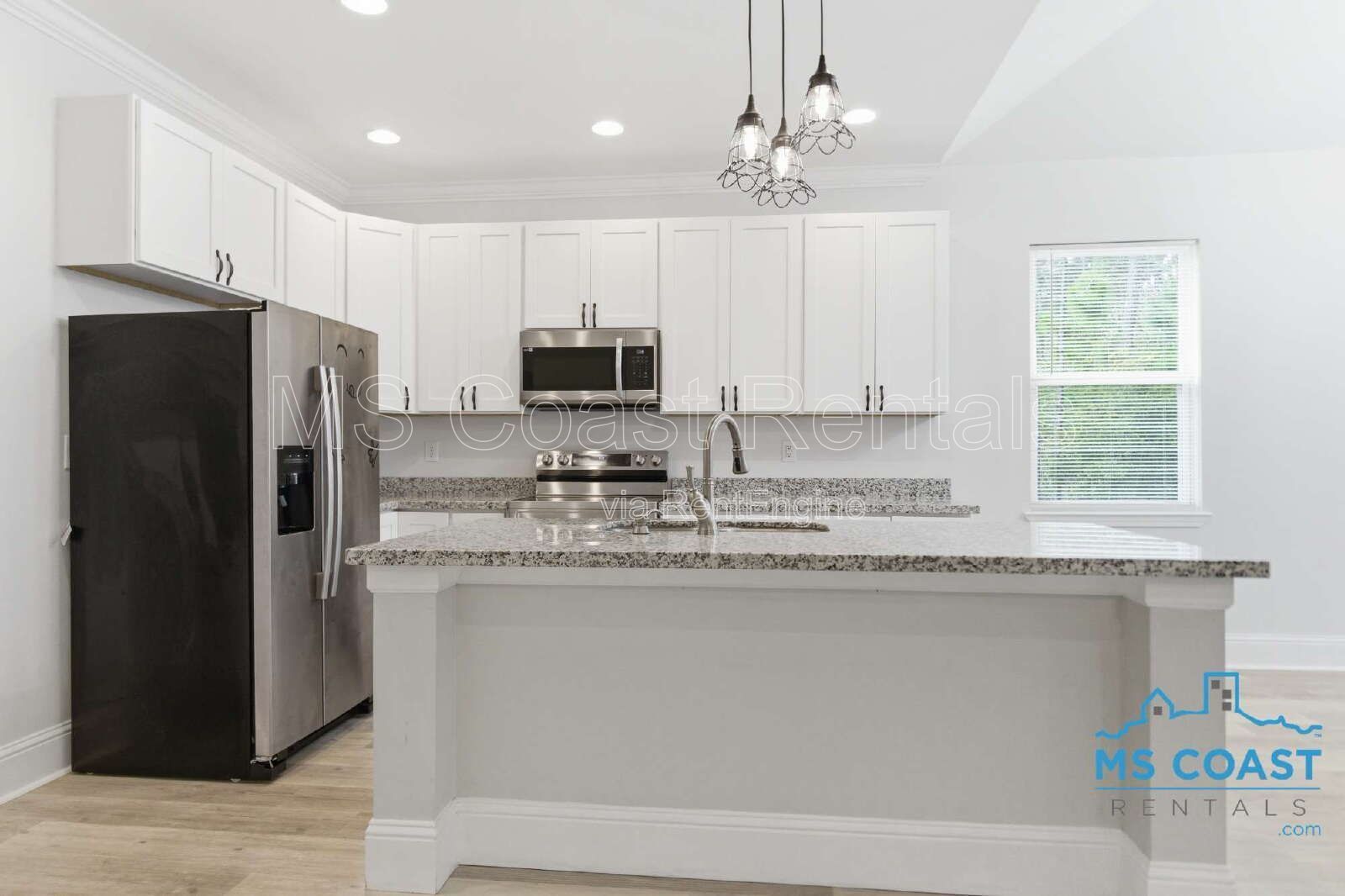 Charming 4-Bed Oasis in Gulfport: Spacious 1730 Sq Ft Home with 2 Full Baths! property image