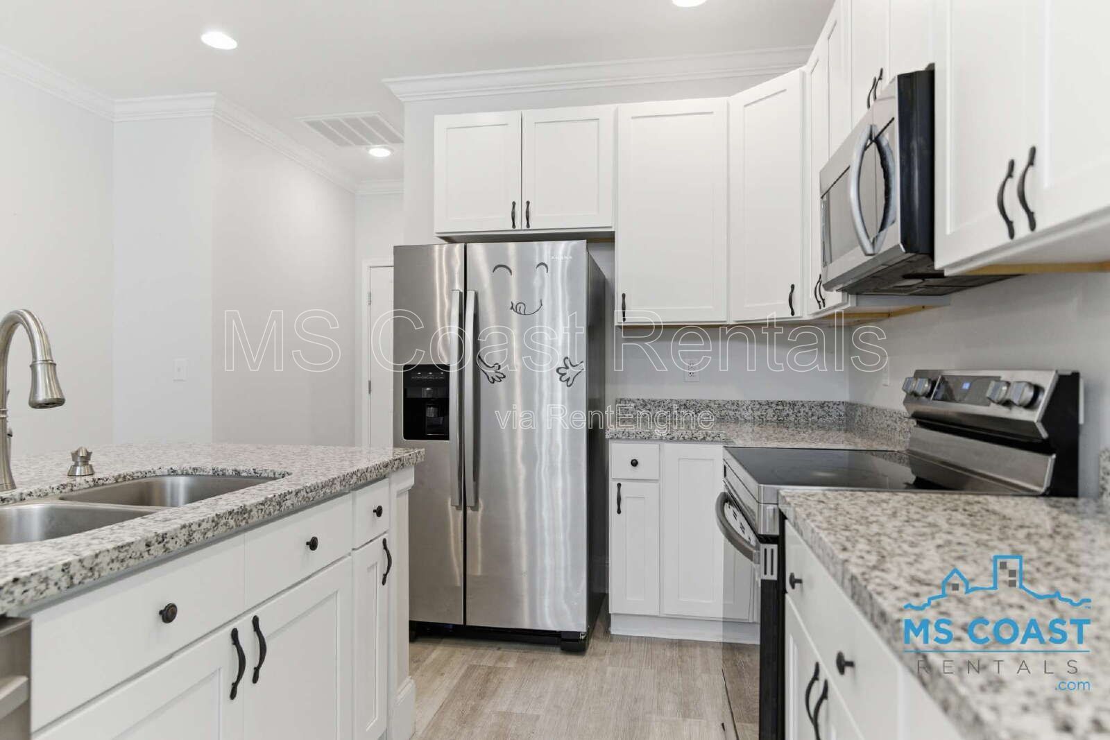 Charming 4-Bed Oasis in Gulfport: Spacious 1730 Sq Ft Home with 2 Full Baths! property image
