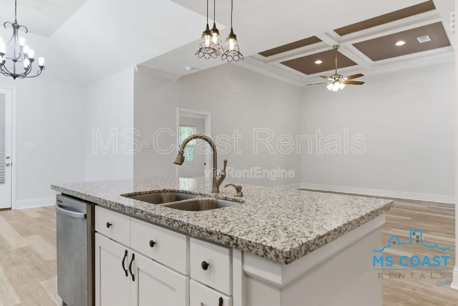 Charming 4-Bed Oasis in Gulfport: Spacious 1730 Sq Ft Home with 2 Full Baths! property image