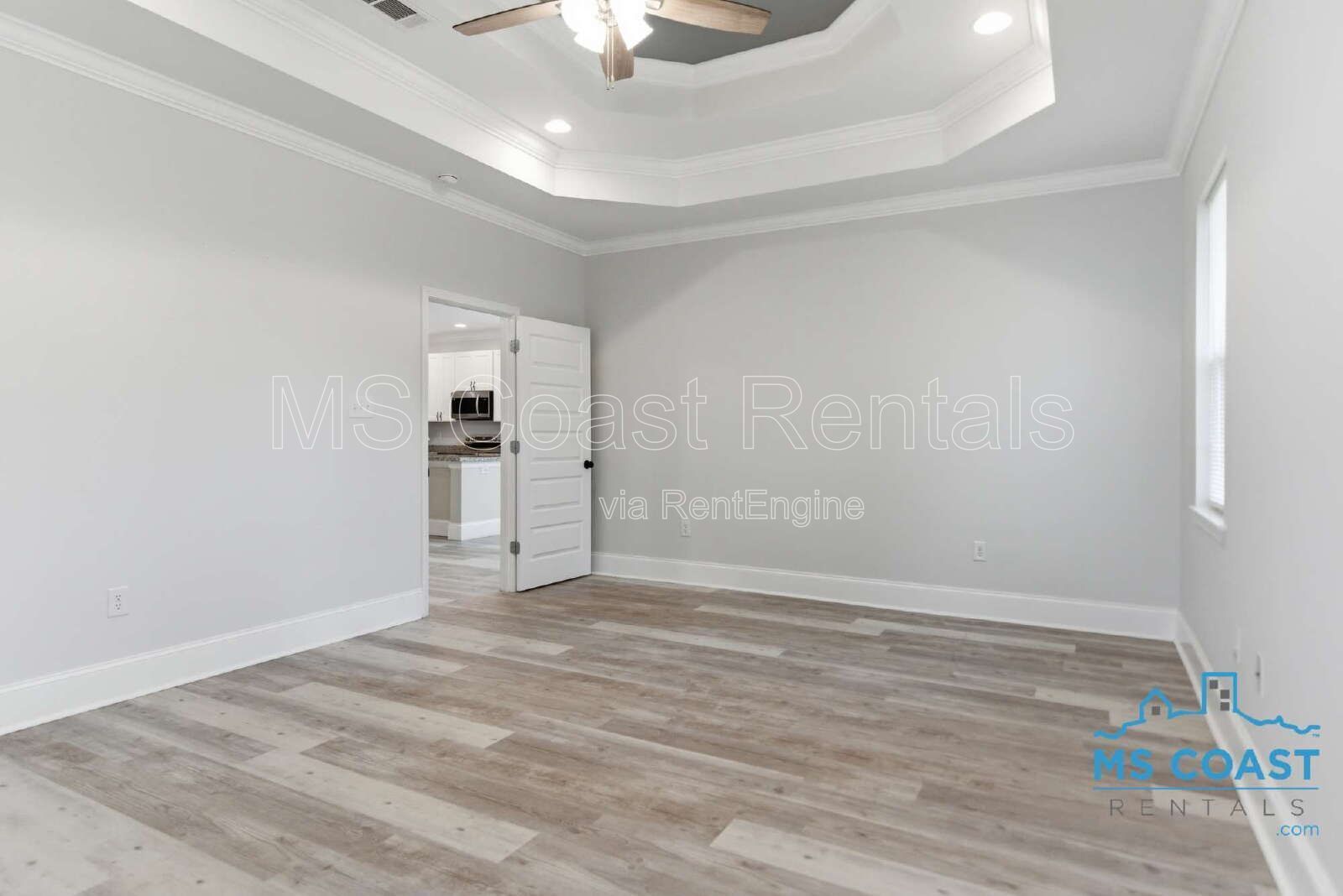 Charming 4-Bed Oasis in Gulfport: Spacious 1730 Sq Ft Home with 2 Full Baths! property image