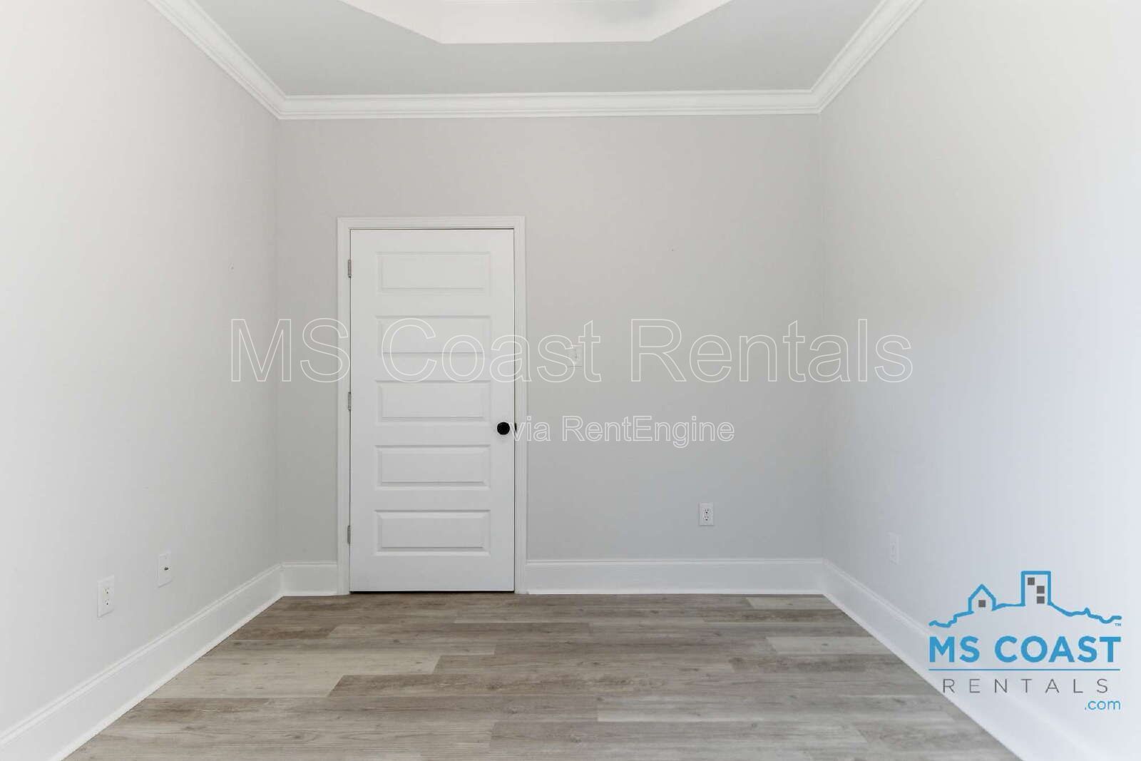Charming 4-Bed Oasis in Gulfport: Spacious 1730 Sq Ft Home with 2 Full Baths! property image