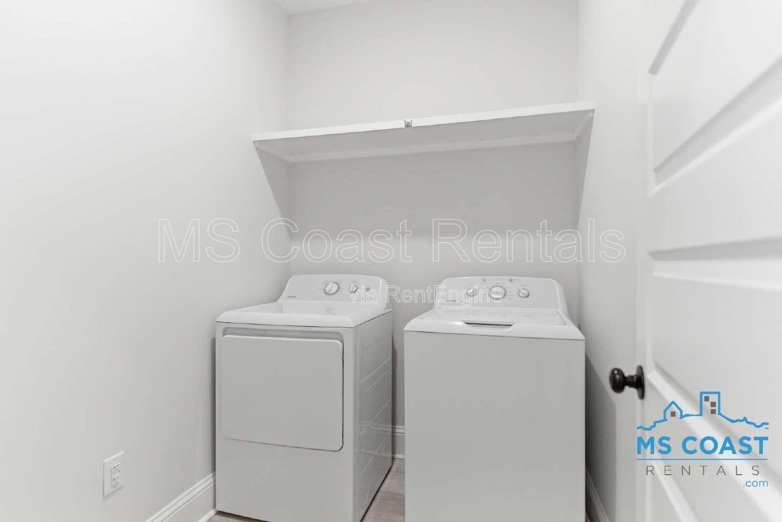 Charming 4-Bed Oasis in Gulfport: Spacious 1730 Sq Ft Home with 2 Full Baths! property image