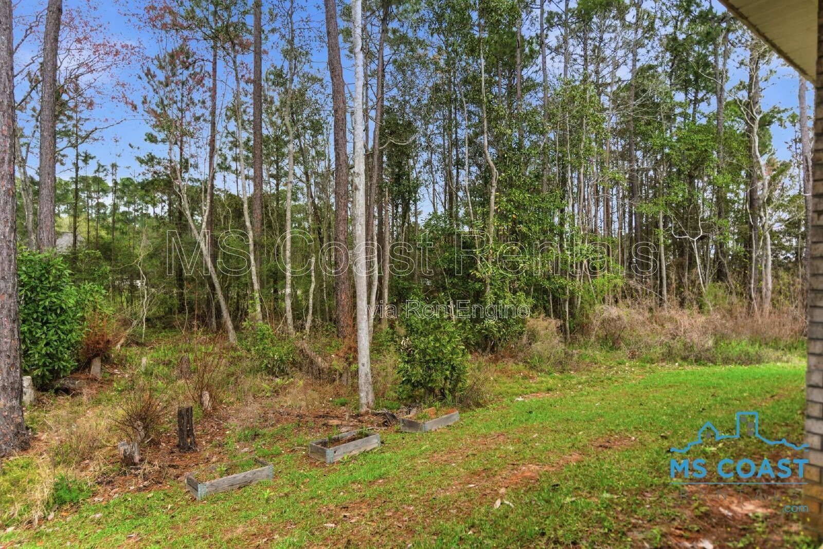 Charming 4-Bed Oasis in Gulfport: Spacious 1730 Sq Ft Home with 2 Full Baths! property image