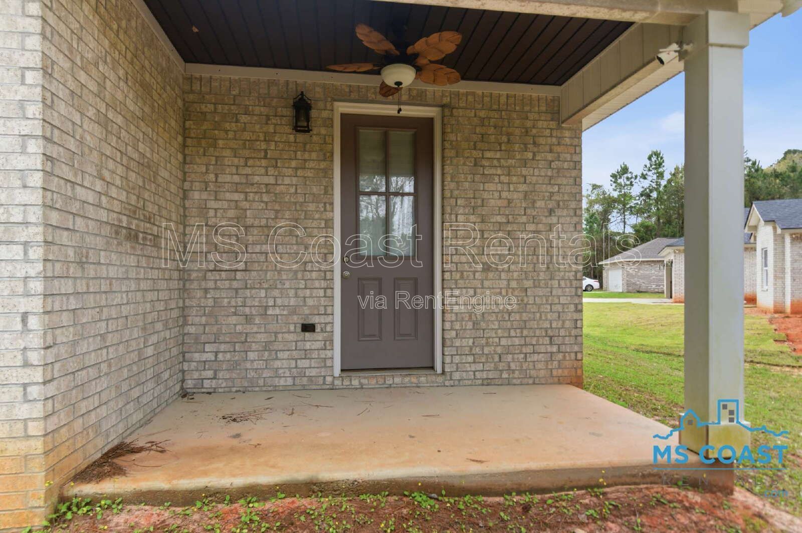 Charming 4-Bed Oasis in Gulfport: Spacious 1730 Sq Ft Home with 2 Full Baths! property image