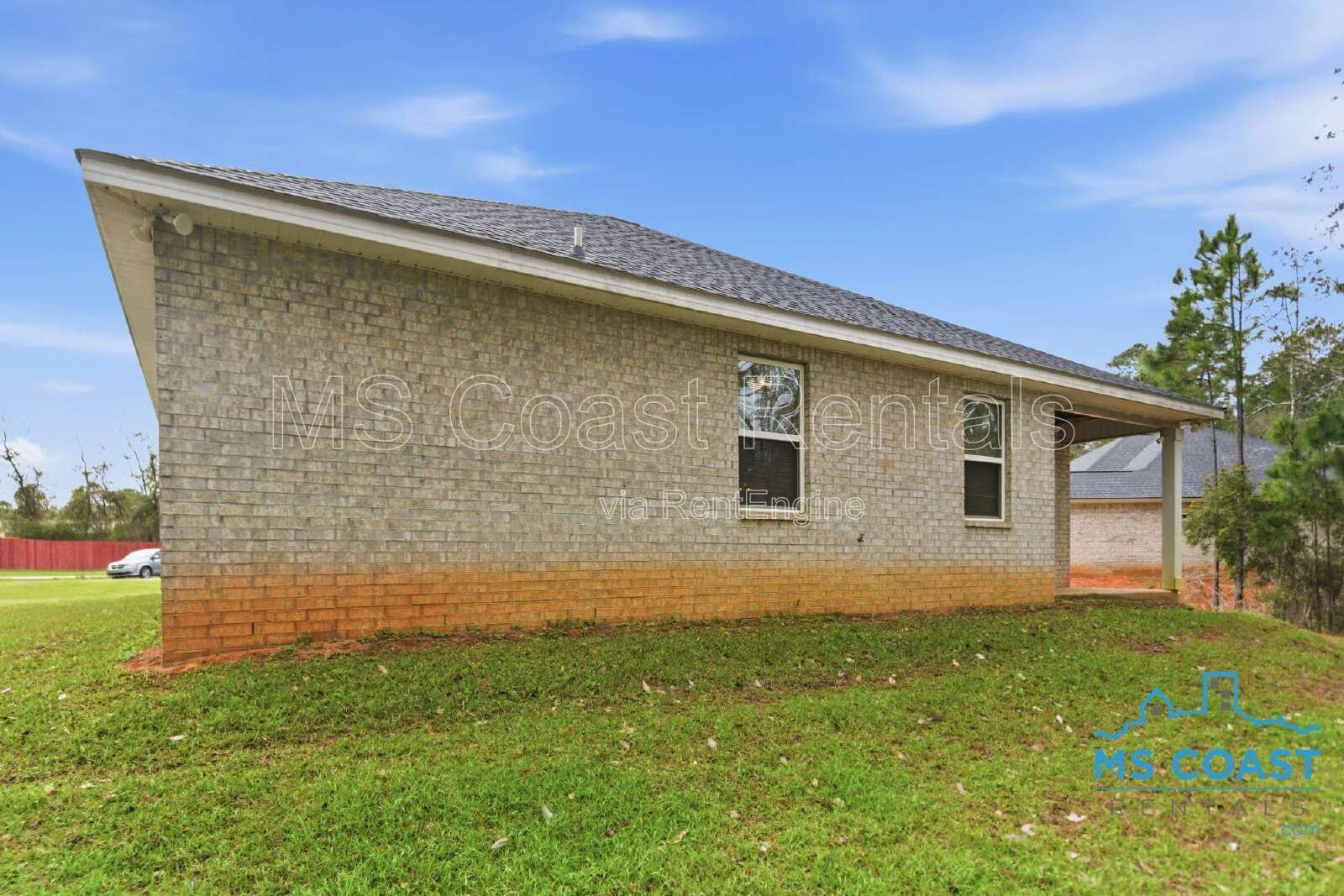 Charming 4-Bed Oasis in Gulfport: Spacious 1730 Sq Ft Home with 2 Full Baths! property image