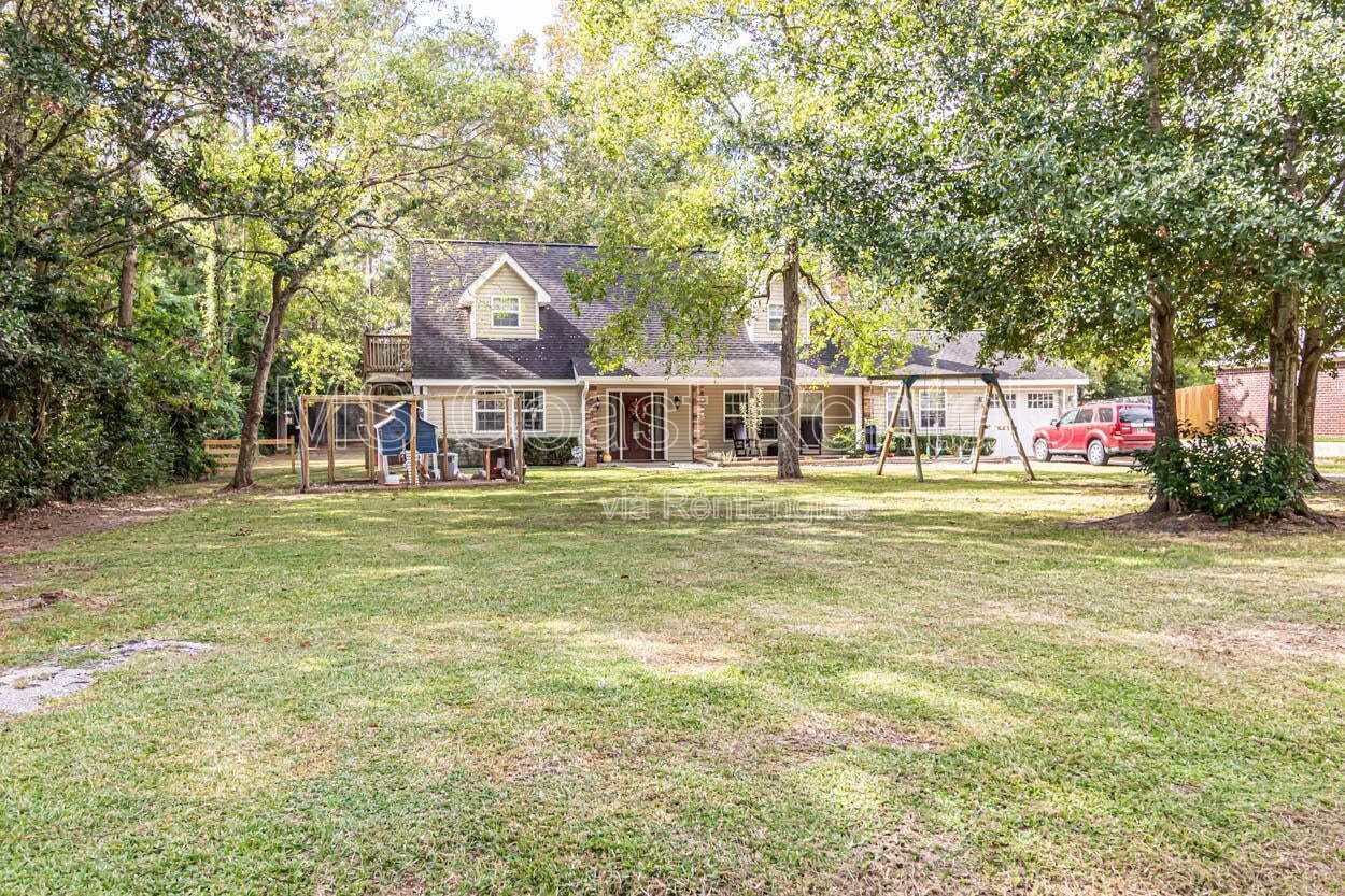 Spacious 5 Bedroom Family Home in a Quiet Neighborhood property image