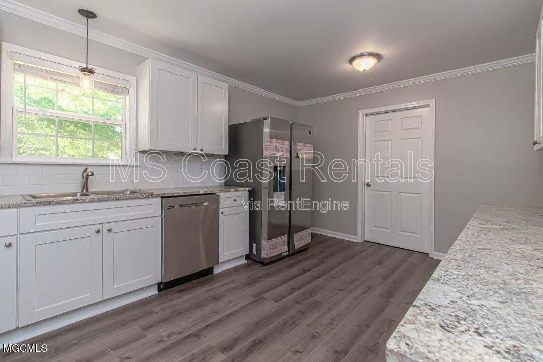 Spacious 5 Bedroom Family Home in a Quiet Neighborhood property image