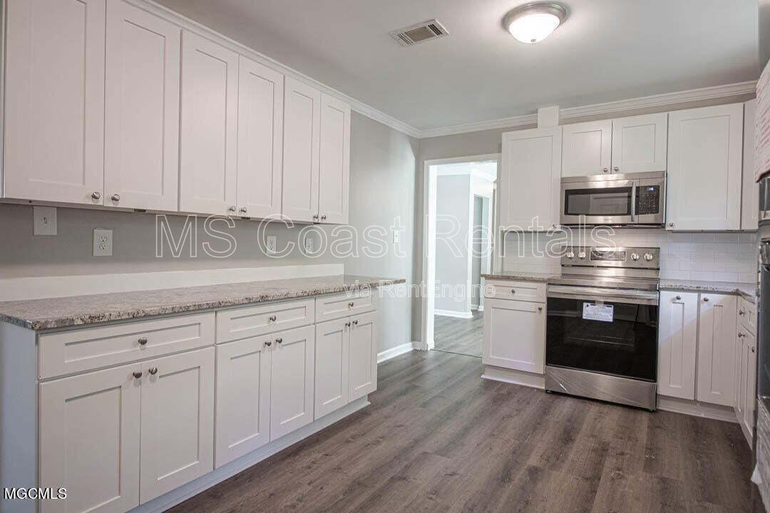 Spacious 5 Bedroom Family Home in a Quiet Neighborhood property image