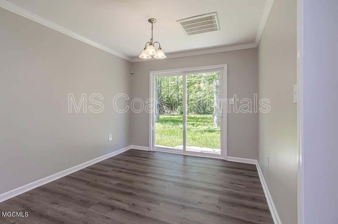 Spacious 5 Bedroom Family Home in a Quiet Neighborhood property image