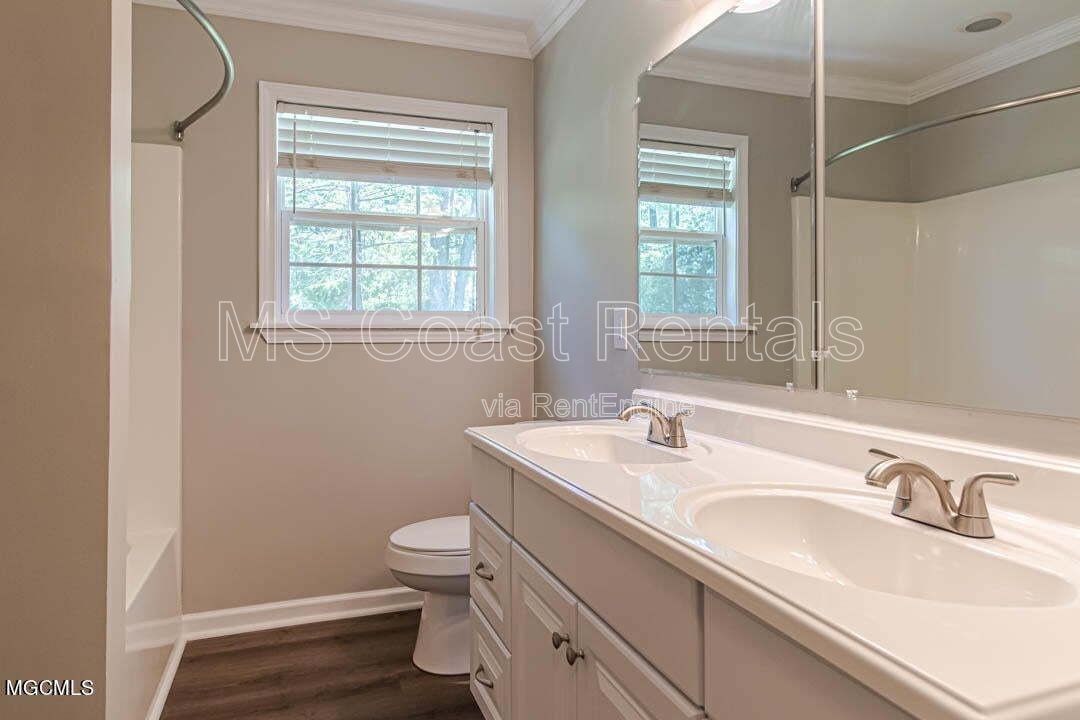 Spacious 5 Bedroom Family Home in a Quiet Neighborhood property image