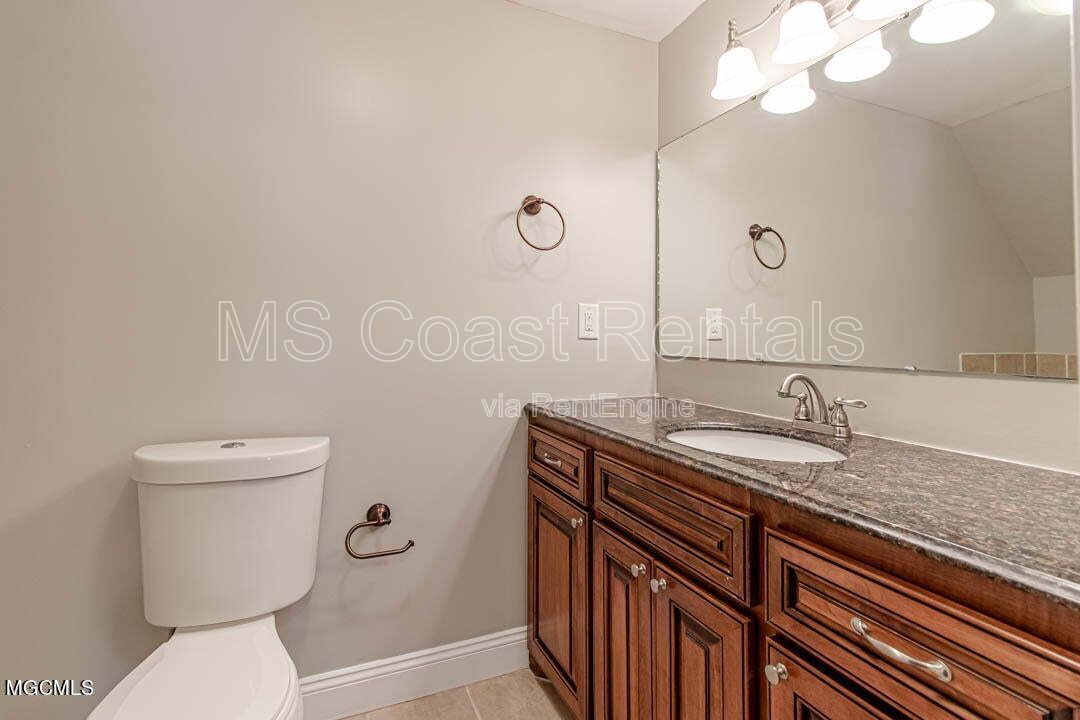 Spacious 5 Bedroom Family Home in a Quiet Neighborhood property image