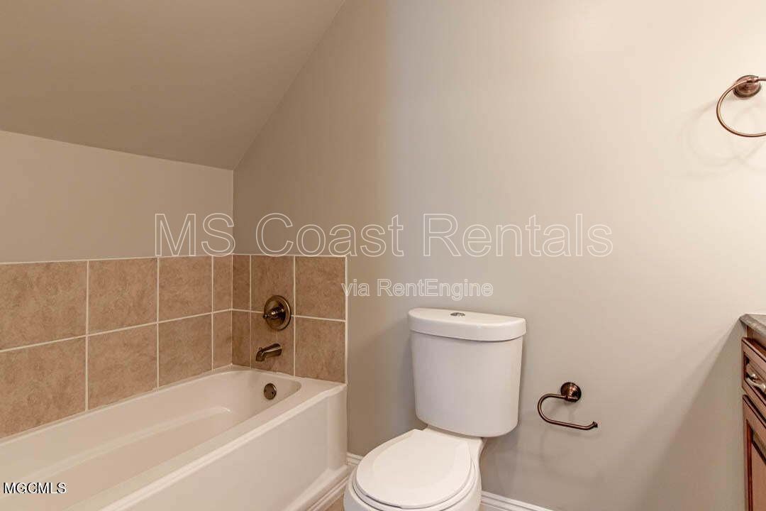 Spacious 5 Bedroom Family Home in a Quiet Neighborhood property image