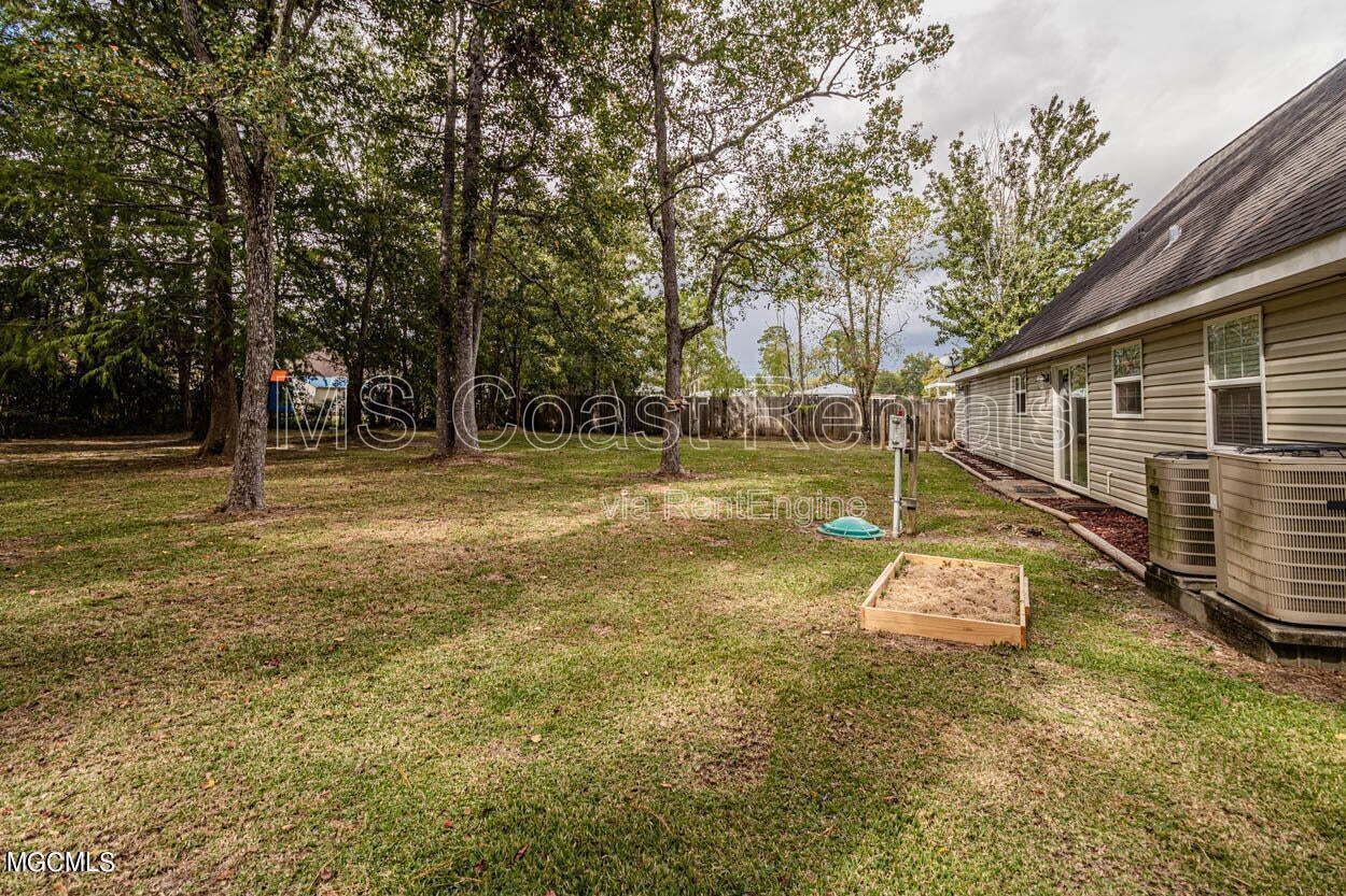 Spacious 5 Bedroom Family Home in a Quiet Neighborhood property image